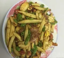 Egg and Green Pepper Fried Dough Noodles