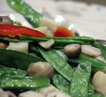 Stir-fried Fresh Abalone with Straw Mushrooms