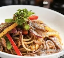 Black Pepper Grilled Sausage Stir-Fried Noodles
