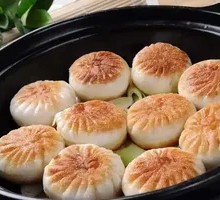 Pan-Fried Dumplings in Clay Pot