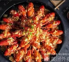 Garlic-Flavored Golden Soup Crawfish
