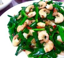 Stir-fried河虾 with leeks