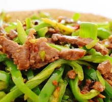 Green Pepper Stir-Fried Beef Noodles