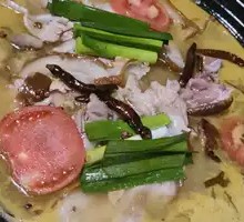 Zhenxiong Sour Cabbage Pork Trotter Hot Pot