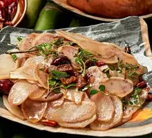 Dry Pork Stir-fried Lijiang Purple Potatoes