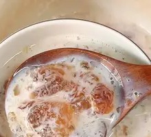 Peach Gelatin and Snow燕 Stew