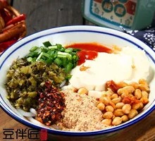 Tofu pudding rice noodles