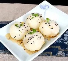 Shanghai Steamed Bun with Crispy Bottom