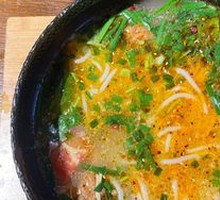 Traditional Crossing-the-Bridge Rice Noodles