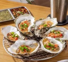 Hand-sized Fresh Oyster