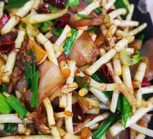 Houttuin stir-fried with cured pork
