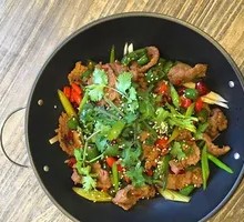 Sautéed Beef Slices with Spicy Sauce