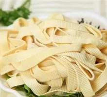 Leek and Tofu Skin Stir-fry