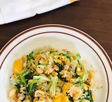 Bitter Chrysanthemum and Egg Fried Rice