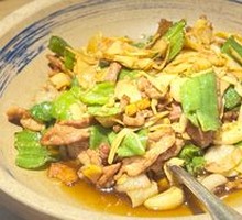 Grandmother's Stir-Fried Pork with Green Pepper