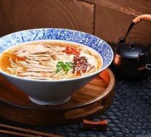 Special Braised Chicken Rice Noodles