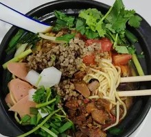 Braised Beef Noodles in Clay Pot