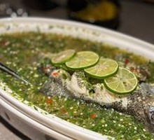 酸辣青柠蒸鲈鱼