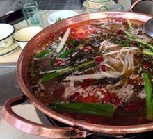 Sour Cabbage Pork Trotter Pot