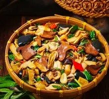 Stir-fried King Oyster Mushrooms with Black Trumpet