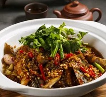 Braised Salmon Head in Clay Pot