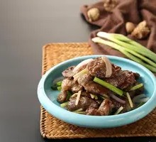 Stir-fried Beef Brisket with Ginger and Scallion