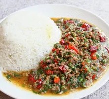 Spicy Beef Rice Bowl with Small Chili
