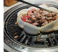 Cat-Grabbed Onion Beef Cubes