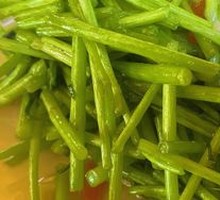 Stir-Fried Chrysanthemum Greens