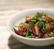 Mother's Stir-Fried Pork with Green Pepper