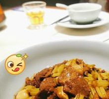 Sour Celery Stir-fried with Yellow Beef