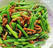 Stir-fried Pork with Garlic Shoots