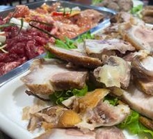 Golden Crispy Pork Knuckle