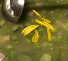 Flower-shaped Soybean Juice with Bok Choy