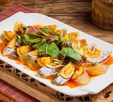 Old Yunnan-Style Pig's Foot with Heartleaf Arrowhead Salad