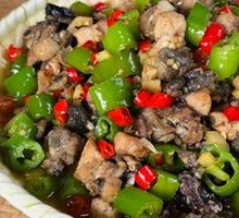 Double Pepper and Litsea Cubeba Chicken Dice