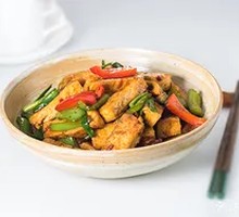 Stir-fried Yellow Tofu with Green Pepper