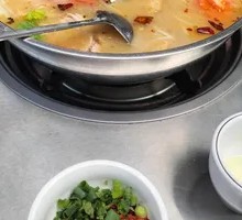 Fuyuan Sichuan Pickled Cabbage and Pork Trotter Hot Pot (Medium)