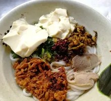 Tofu pudding rice noodles