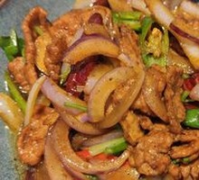 Stir-Fried Beef with Yellow Onion