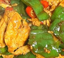 Stir-Fried Eggs with Green Peppers