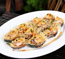 Steamed Baby Abalone with Garlic and Vermicelli