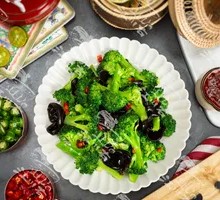Blanched Broccoli with Black Wood Ear Mushrooms