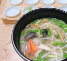 Mengzi Nanhu Chrysanthemum Crossing-the-Bridge Rice Noodles