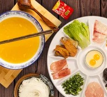 Yunnan-style Crossing-the-Bridge Rice Noodles