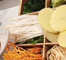 Six-Grid Seasonal Vegetables Platter