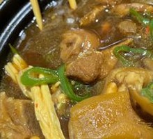 Braised Pig's Feet in Yellow Sauce