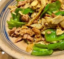 Grandmother's Stir-Fried Pork with Green Pepper