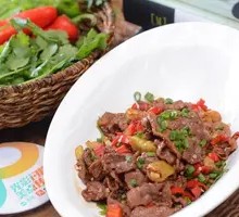 Stir-Fried Beef with Yellow Onion