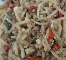 Dai-style Sour Bamboo Shoots Stir-fried with Beef